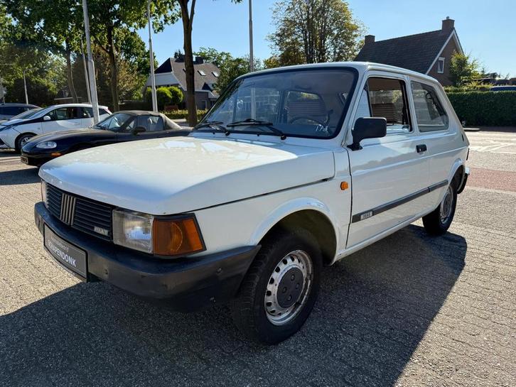 Fiat 1984 Wit, Auto's, Oldtimers, Particulier, Fiat, Benzine, Hatchback, Handgeschakeld, Geïmporteerd, Wit, Bruin, Stof, Voorwielaandrijving