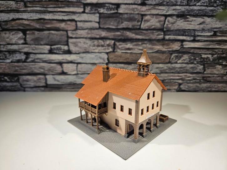 Gemeentehuis woning N spoor modeltrein 1:160, Hobby en Vrije tijd, Modeltreinen | N-Spoor, Gebruikt, Brug, Tunnel of Gebouw, Gelijkstroom of Wisselstroom