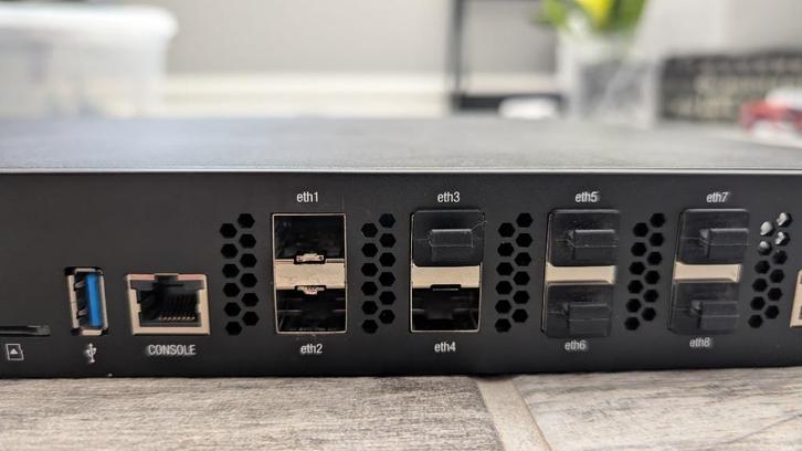 EdgeRouter Infinity router, Computers en Software, Netwerk switches, Gebruikt, Ophalen