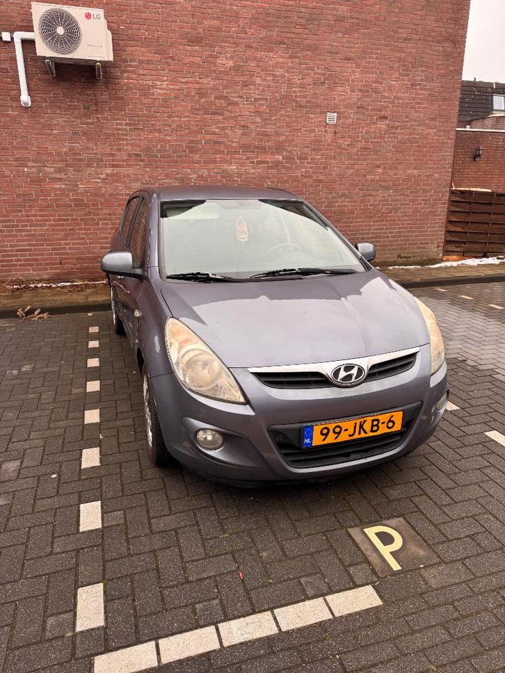 Hyundai i20 1.4 5-DRS 2009 Grijs, Auto's, Hyundai, Particulier, i20, Achteruitrijcamera, Airbags, Airconditioning, Alarm, Centrale vergrendeling