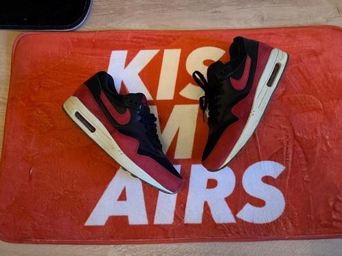 Air Max 1 Black Red Sail maat 44,5, Kleding | Heren, Schoenen, Gedragen, Sneakers of Gympen, Zwart, Ophalen of Verzenden