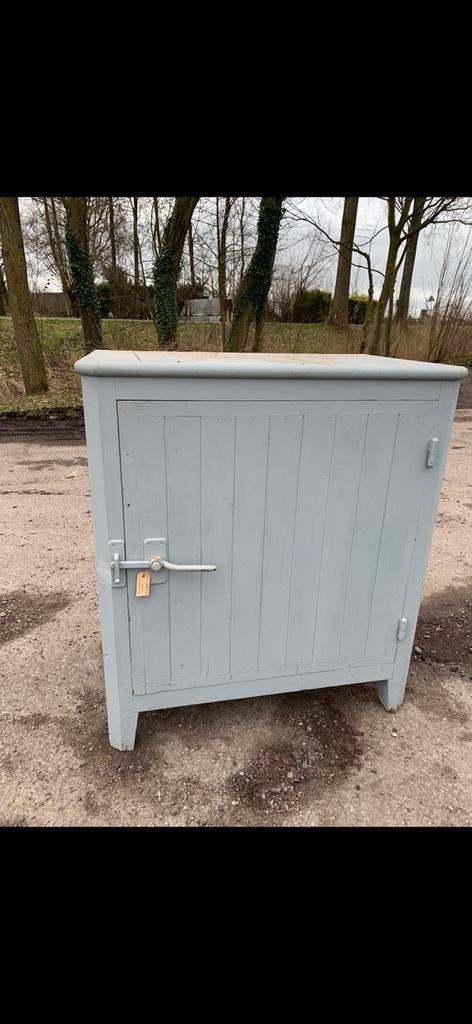 Is het geen plaatje!!  😍 antieke koelkast nu t.e.a.b, Witgoed en Apparatuur, Koelkasten en IJskasten, Zonder vriesvak, 200 liter of meer
