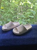 slippers, Beige, Zo goed als nieuw, Ophalen, Slippers