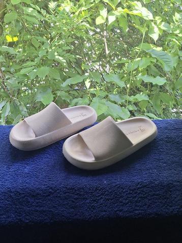 slippers beschikbaar voor biedingen