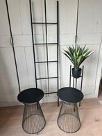 Set van zwarte metalen ladder bijzettafels en plantenhouder, Huis en Inrichting, Woonaccessoires | Zuilen en Pilaren, Ophalen