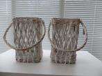 2 Grote Windlichten Lantaarn "LifeStyle" Wit Rotan H 63 cm, Huis en Inrichting, Woonaccessoires | Kandelaars en Kaarsen, Overige materialen