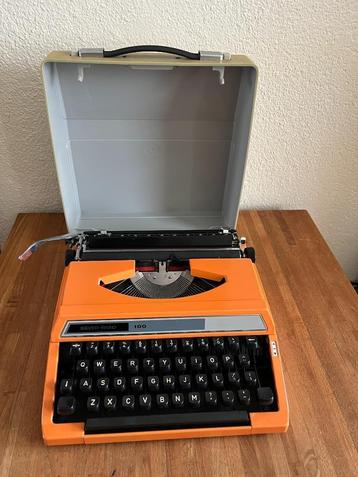 Hele gave werkende vintage Silver Reed 100 typemachine .  beschikbaar voor biedingen