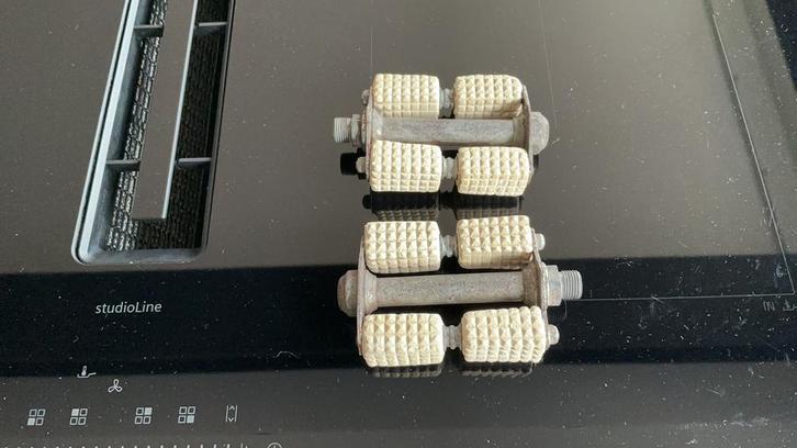 SET OUDE WITTE TRAPPERS VOOR DE OLDTIMMER FIETS, Fietsen en Brommers, Fietsonderdelen, Gebruikt, Oldtimer, Crankstel of Pedalen