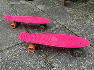 Twee roze skateboard pennyboard tweeling beschikbaar voor biedingen