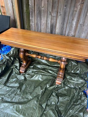 Prachtige inklapbare hardhouten tafel beschikbaar voor biedingen