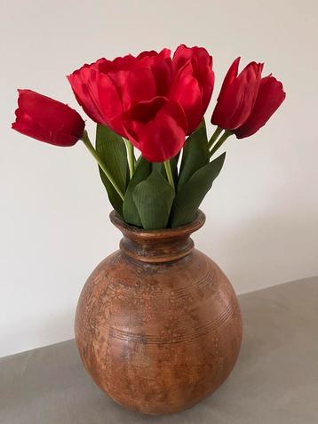 Bosje van 9 tulpen rood beschikbaar voor biedingen