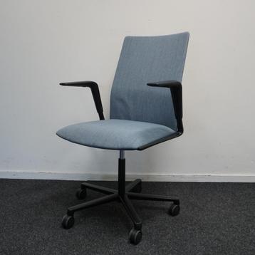 Arper Kinesit Vergaderstoelen | Bureaustoelen | Blauwe Stof beschikbaar voor biedingen