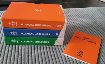 KNVB Allemaal Uitblinkers 3 boxen D-E-F pupillen, boek + DVD beschikbaar voor biedingen