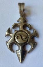 Vintage Yin Yang hanger. Zik Zok USA TM&C, Ophalen of Verzenden, Zo goed als nieuw, Zilver, Overige materialen