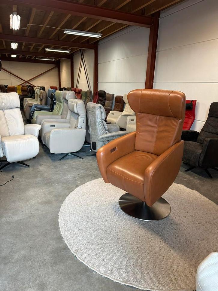 Relaxfauteuil cognac , kleur relax fauteuil sta op stoel, Huis en Inrichting, Fauteuils, Zo goed als nieuw, Leer, 75 tot 100 cm