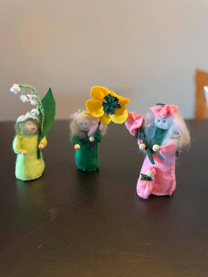 Seizoenstafel poppetjes en toebehoren, Hobby en Vrije tijd, Vilt, Zo goed als nieuw, Figuurtje(s), Ophalen