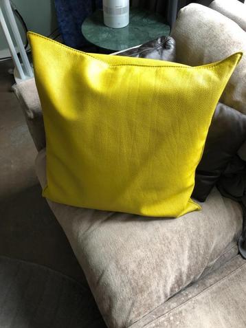 Design kussen van leer - 55x55 cm - limoengeel beschikbaar voor biedingen