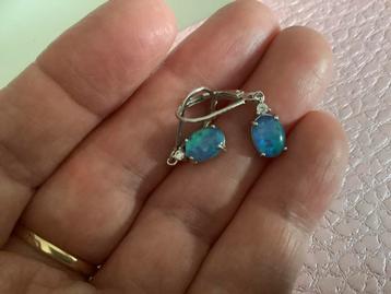 Prachtige nieuw zilveren oorbellen opaal zirkoon 925 zilver beschikbaar voor biedingen