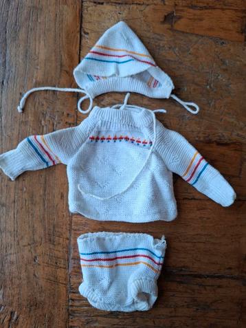 Poppenkleertjes  beschikbaar voor biedingen