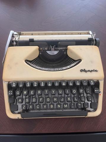 Olympia typemachine beschikbaar voor biedingen