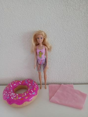 Barbie Pop GHT20 met DONUT Zwemband en Badlaken  beschikbaar voor biedingen