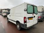Renault Master T33 2.5 dCi L1H1 AIRCO/NAP/6-BAK, Auto's, Voorwielaandrijving, Euro 5, Stof, Gebruikt