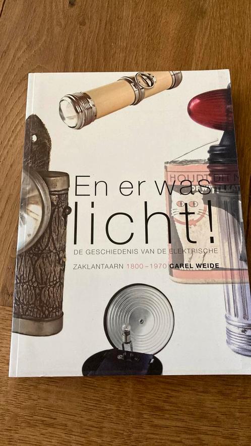 C. Weide - En er was licht! geschiedenis zaklantaarn, Boeken, Hobby en Vrije tijd, Zo goed als nieuw, Overige onderwerpen, Ophalen of Verzenden