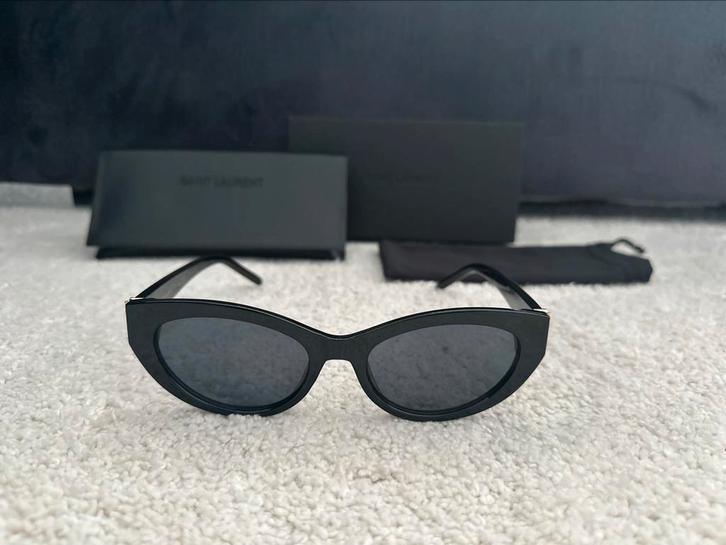 Saint Laurent Cat Eye zonnebril | met toebehoren, Sieraden, Tassen en Uiterlijk, Zonnebrillen en Brillen | Dames, Zo goed als nieuw