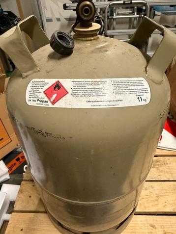 Gas fles gedeeltelijk nog gevuld voor Camper Caravan of BBQ beschikbaar voor biedingen