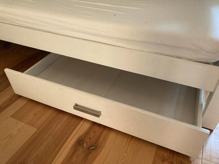 Twee Flexa bedden met lade, Huis en Inrichting, Slaapkamer | Bedden, Gebruikt, Eenpersoons, 90 cm, 200 cm, Hout, Wit, Ophalen of Verzenden