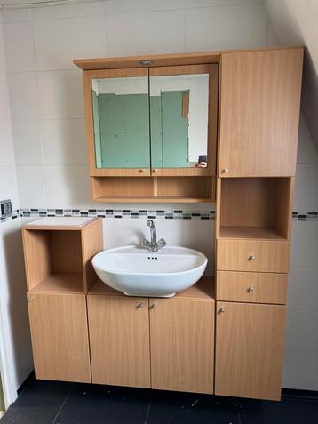 Badkamer meubel inclusief wasbak en kraan beschikbaar voor biedingen