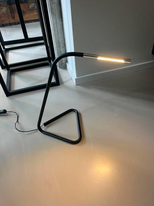 LED Bureaulamp (40cm) zwart – ideaal voor thuiskantoor! ️, Huis en Inrichting, Lampen | Tafellampen, Zo goed als nieuw, Minder dan 50 cm
