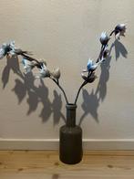 Vaas met twee nep bloemen, Ophalen, Zo goed als nieuw