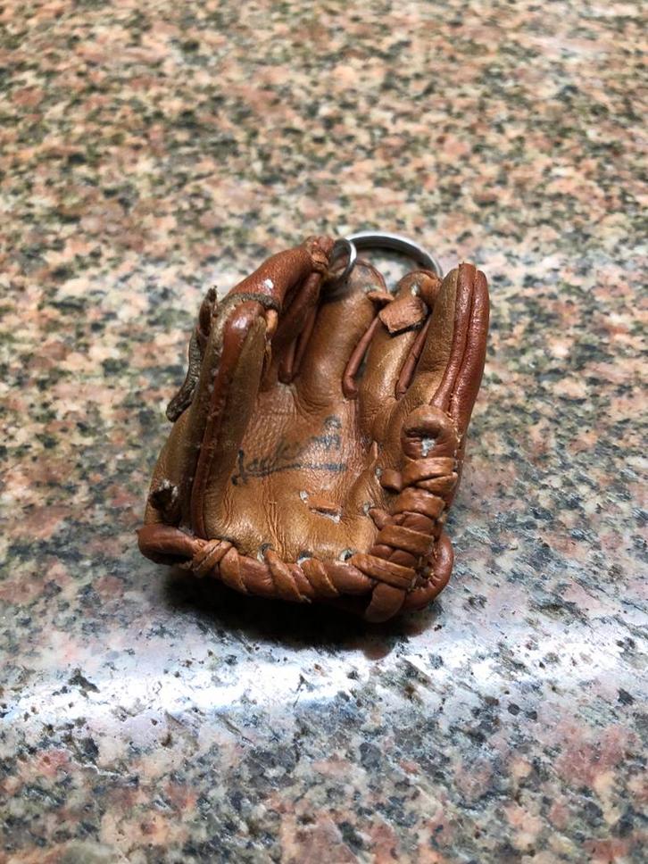 Vintage Miniatuur Baseball Handschoen Sleutelhanger, Sport en Fitness, Basketbal, Gebruikt, Overige typen, Ophalen of Verzenden