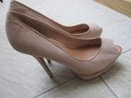 Bershka pumps champagne kleur met hoge naald hakken maat 39, Beige, Zo goed als nieuw, Schoenen met hoge hakken, Bershka