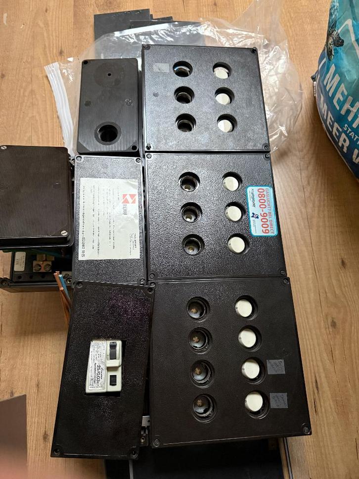 Oude meterkast / groepenkast onderdelen – compleet pakket, Doe-het-zelf en Verbouw, Elektra en Kabels, Gebruikt, Overige typen