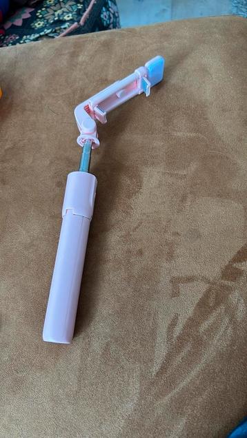 Selfiestick roze bluetooth en lampje beschikbaar voor biedingen