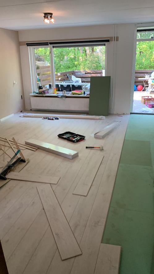 Laminaat leggen aangeboden, Doe-het-zelf en Verbouw, Vloerdelen en Plavuizen, Zo goed als nieuw, Laminaat, Hout, 50 tot 150 cm