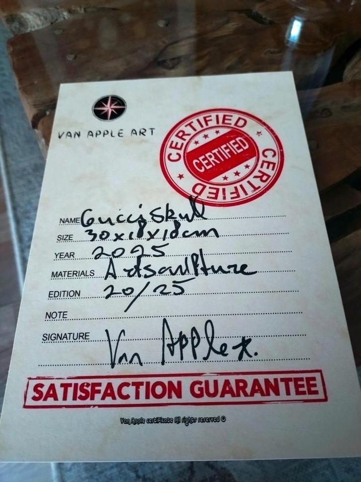 Van Apple - Gucci Skull - Gesigneerd - Limited Edition, Antiek en Kunst, Kunst | Beelden en Houtsnijwerken, Ophalen of Verzenden