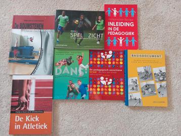 Boeken voor de ALO zgan incl gratis ehbo boek beschikbaar voor biedingen