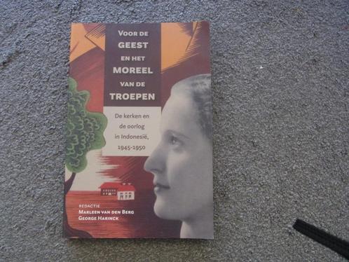 Voor de geest en het moreel van de troepen   Harinck, Boeken, Oorlog en Militair, Zo goed als nieuw, Overige onderwerpen, 1945 tot heden