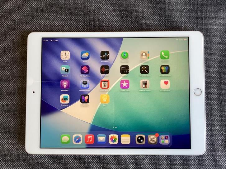 Zeer mooie Apple iPad 8e gen. 32gb Zilver, Computers en Software, Apple iPads, Zo goed als nieuw, Wi-Fi, 10 inch, 32 GB, Zilver