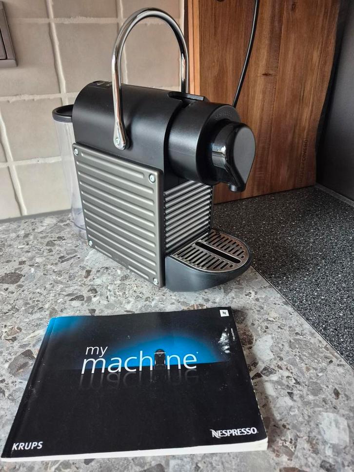 Krups Pixie Nespresso Apparaat- weinig gebruikt!, Witgoed en Apparatuur, Koffiezetapparaten, Zo goed als nieuw, Koffiepads en cups