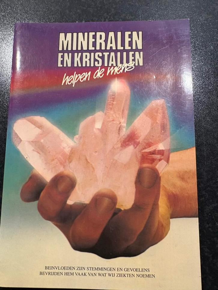 Mineralen en Kristallen Boek, Boeken, Esoterie en Spiritualiteit, Gelezen, Achtergrond en Informatie, Overige onderwerpen, Ophalen of Verzenden