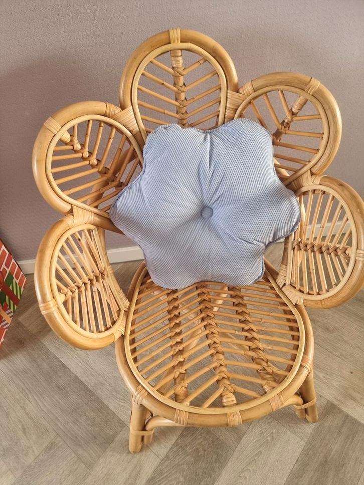 Rotan Stoel in Bloemen Design kind, Huis en Inrichting, Stoelen, Gebruikt, Eén, Riet of Rotan, Bruin, Ophalen