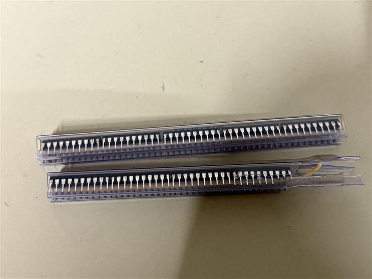 HM6167P Hitachi CMOS STATISCH RAM 16Kx1-bit, DIP20 - 9, Hobby en Vrije tijd, Elektronica-componenten, Nieuw, Ophalen of Verzenden