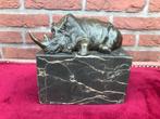 rustende rhino, brons en marmer, Antiek en Kunst, Ophalen of Verzenden, Brons