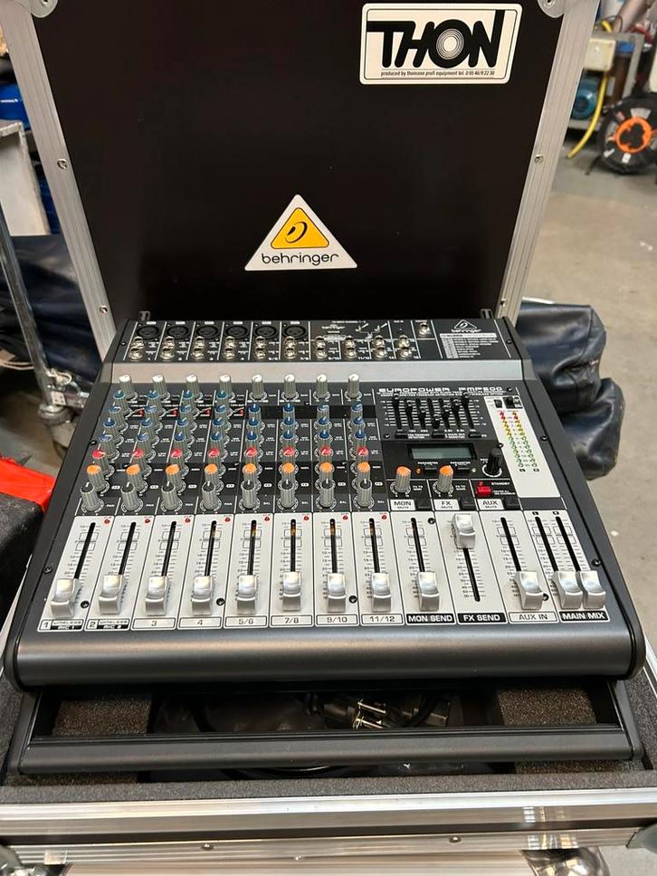 Behringer PMP500 in nieuwe flightcase als nieuw, Muziek en Instrumenten, Mengpanelen, Zo goed als nieuw, Ophalen of Verzenden