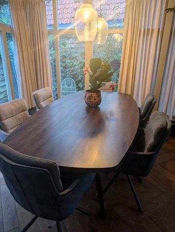 Eettafel Deens ovaal 220 bij 120 met spinpoot. beschikbaar voor biedingen