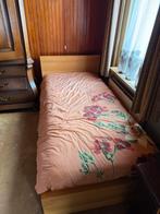 2 Eenpersoons houten bedden met lattenbodem, 90 cm, Eenpersoons, Beige, Ophalen of Verzenden